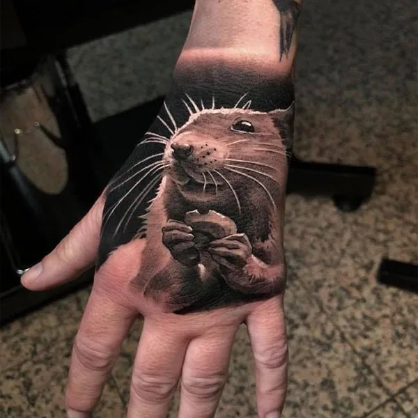 999+ hình xăm con chuột phong thủy giúp đổi vận 33 Tattoo con chuột ở bàn tay