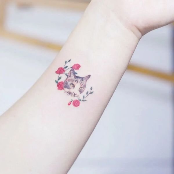 tattoo con mèo mini ở cổ tay