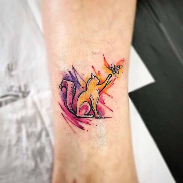 Tattoo con mèo nghịch ngợm