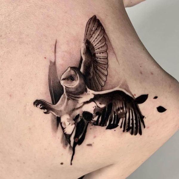 Tattoo cú mèo ở lưng cho nam