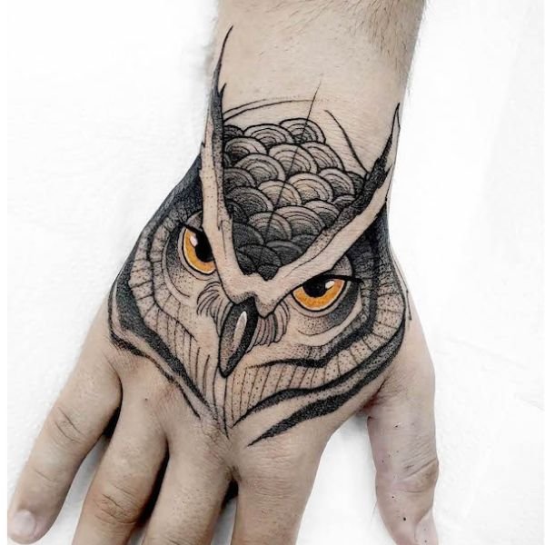 Tattoo cú mèo ở tay