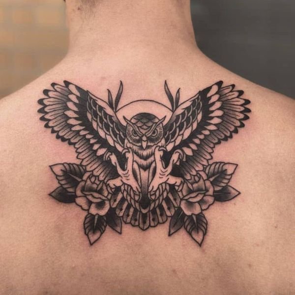 tattoo cú mèo sau lưng