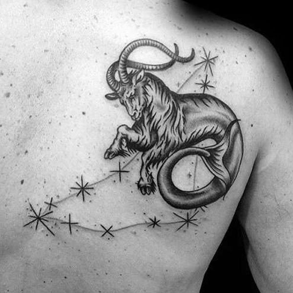 Tattoo cung ma kết ở ngực