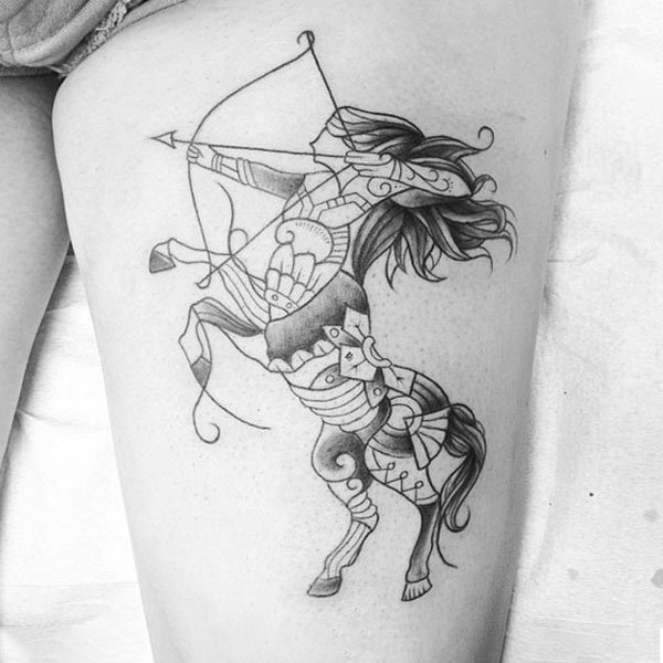 Tattoo cung nhân mã ở đùi