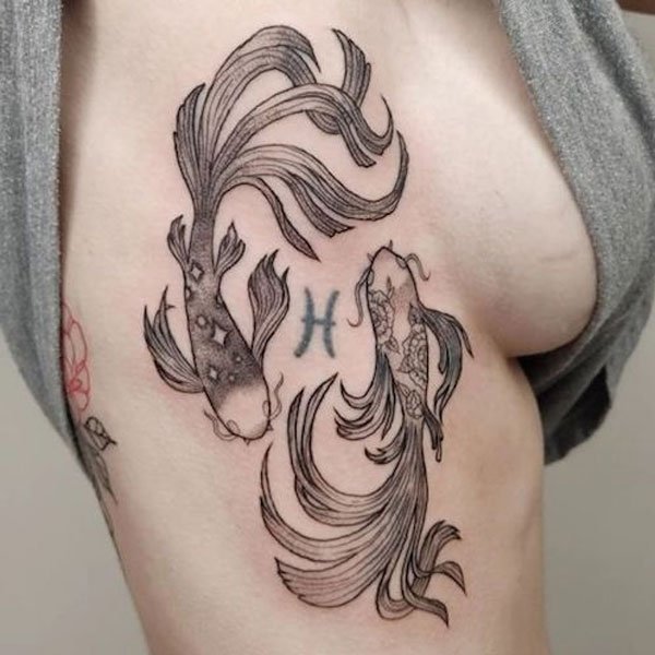 Tattoo cung song ngư ở sườn