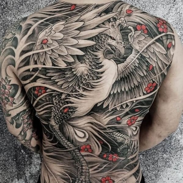 Tattoo đại bàng kín lưng