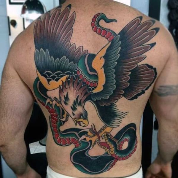 Tattoo đại bàng và rắn ở lưng