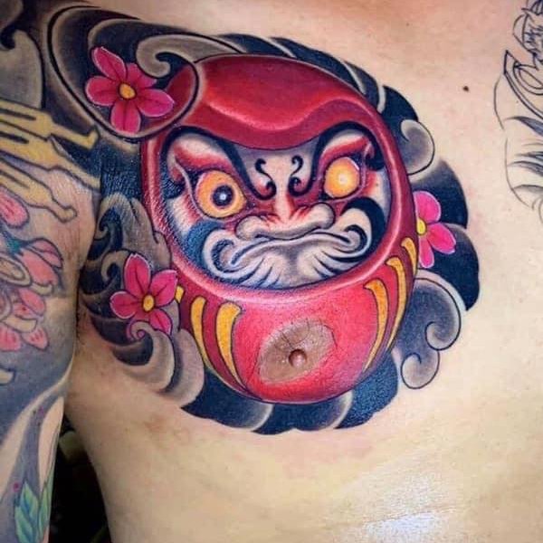 Tattoo daruma nửa ngực