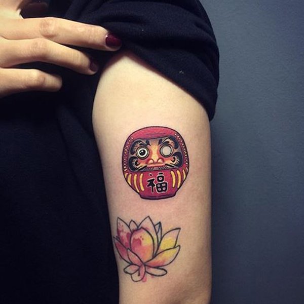 Tattoo daruma tay