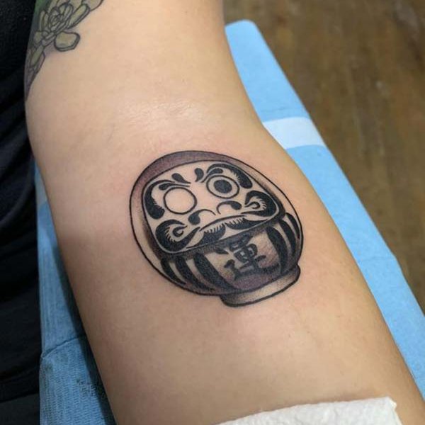 Tattoo daruma trắng đen mini