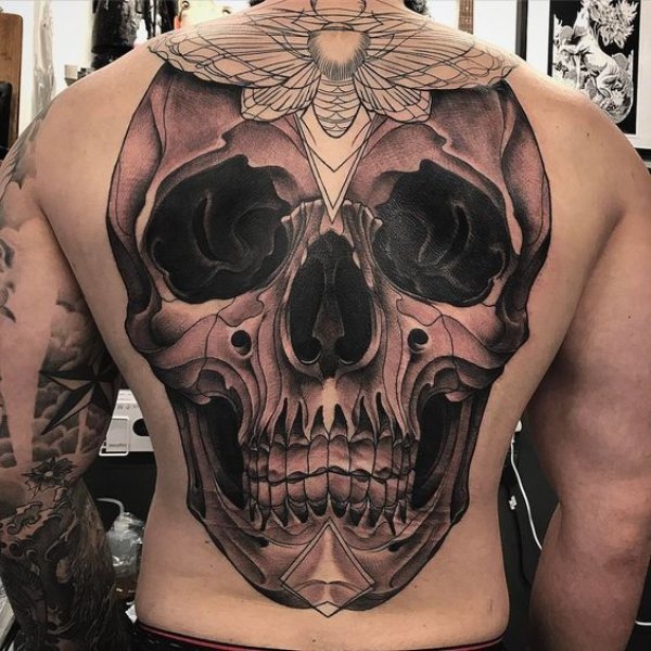 Tattoo đầu lâu mặt quỷ họa tiết kín lưng