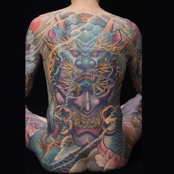 Tattoo đầu rồng kín người