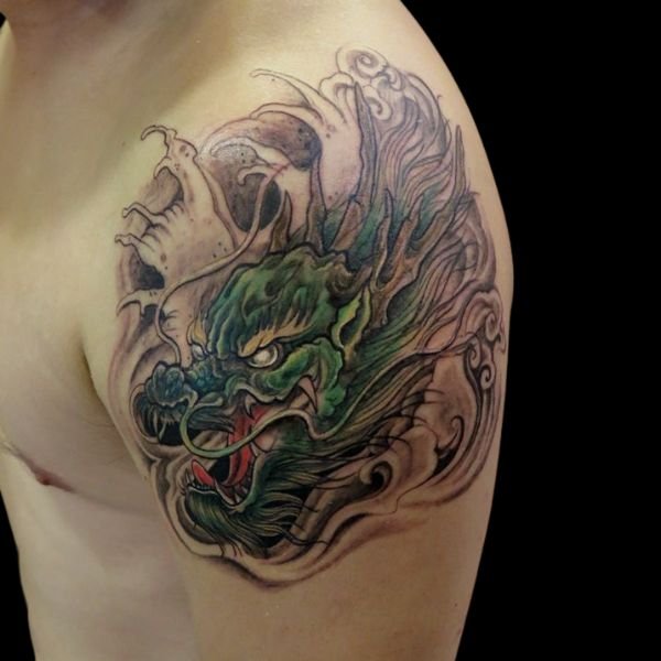 Tattoo đầu rồng ở bắp tay