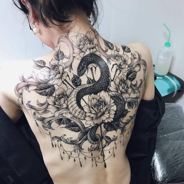 Tattoo đẹp cho nữ ở lưng cá tính