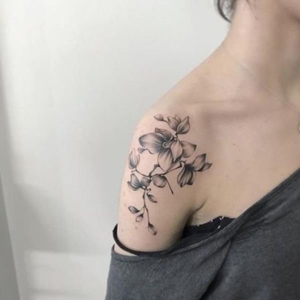 Tattoo đẹp cho nữ ở vai