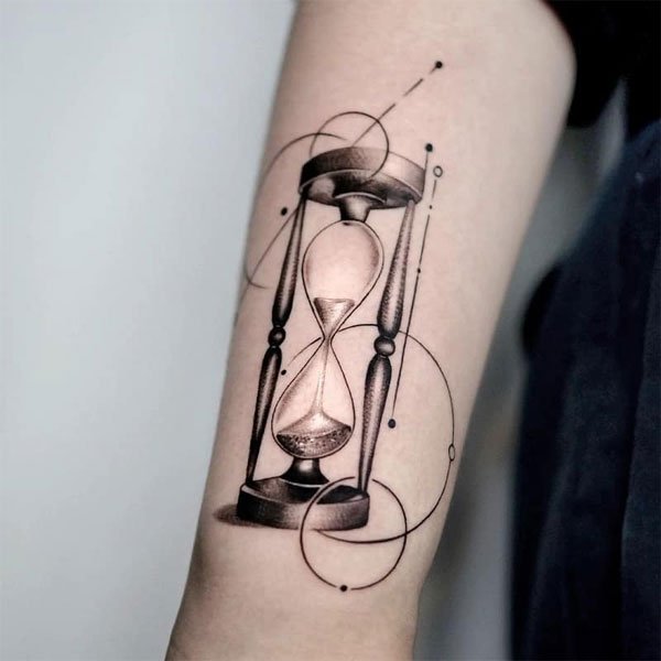 Tattoo đồng hồ cát ở tay siêu đẹp