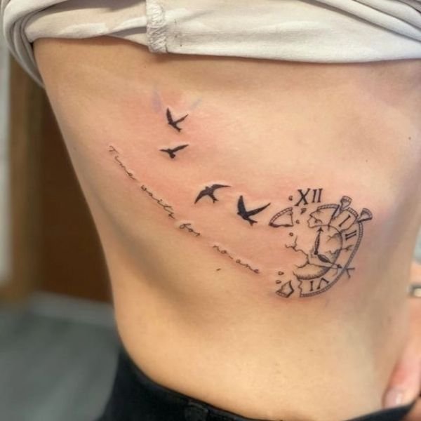 Tattoo đồng hồ đơn giản