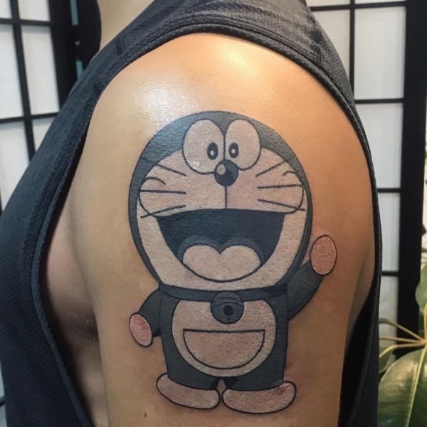 Tattoo doraemon ở vai nam đẹp