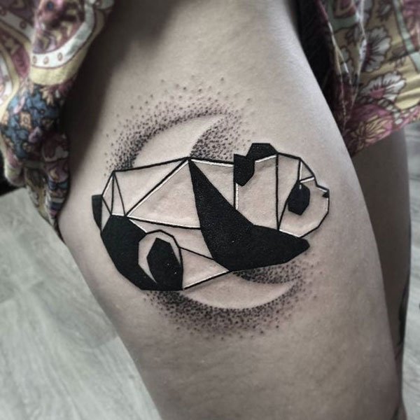 Tattoo gấu trúc ở đùi đẹp