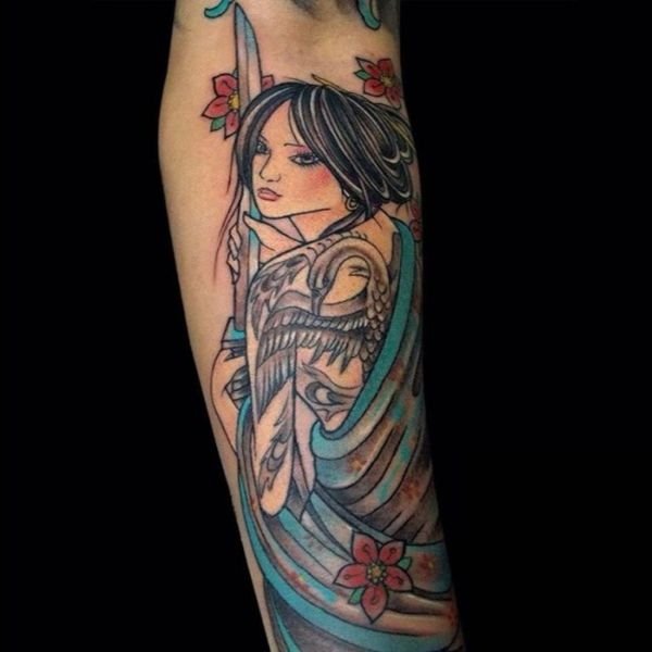 Tattoo geisha ở cánh tay