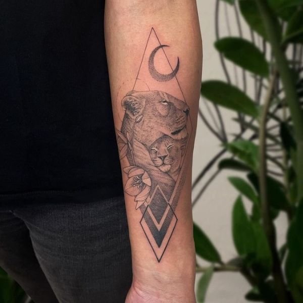 Tattoo hổ mẹ và hổ con cute