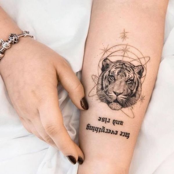 Tattoo hổ và chữ cute ở tay