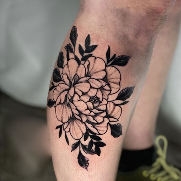 Tattoo hoa mẫu đơn bắp chân cực đẹp