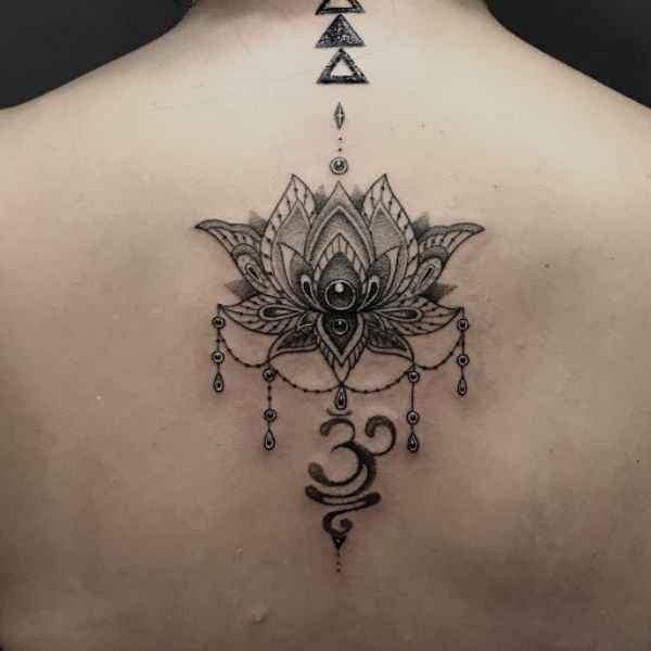 Tattoo hoa sen có ý nghĩa gì