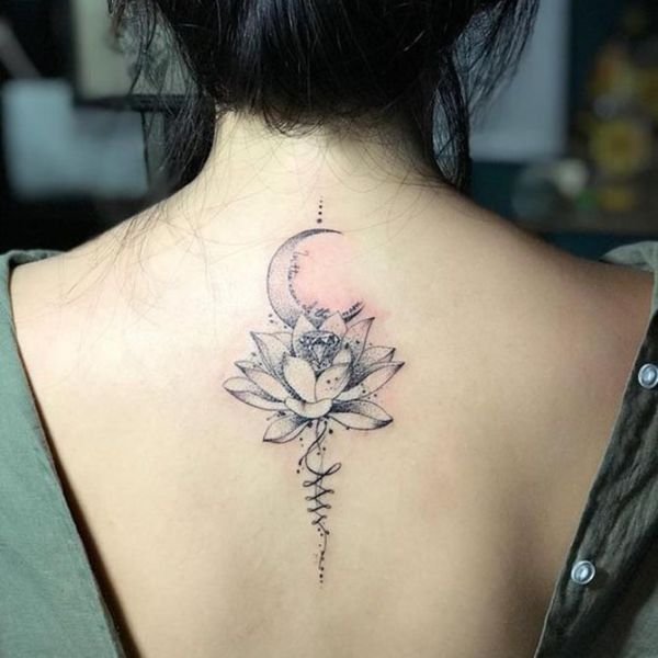 Tattoo hoa sen sau lưng