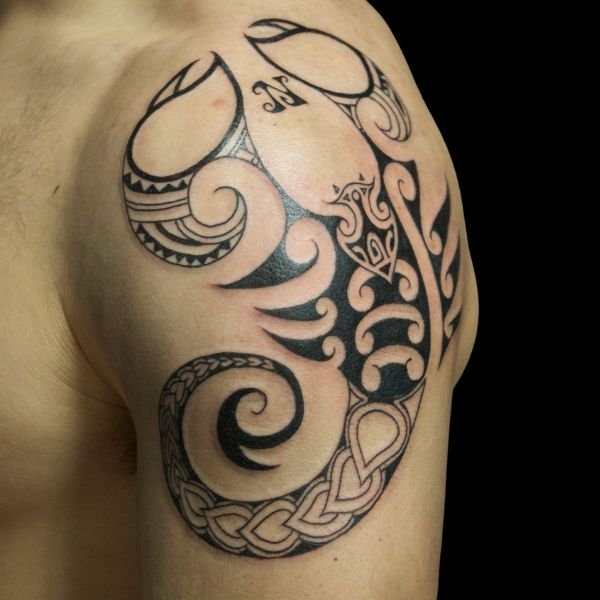 Tattoo hoa văn bọ cạp bắp tay