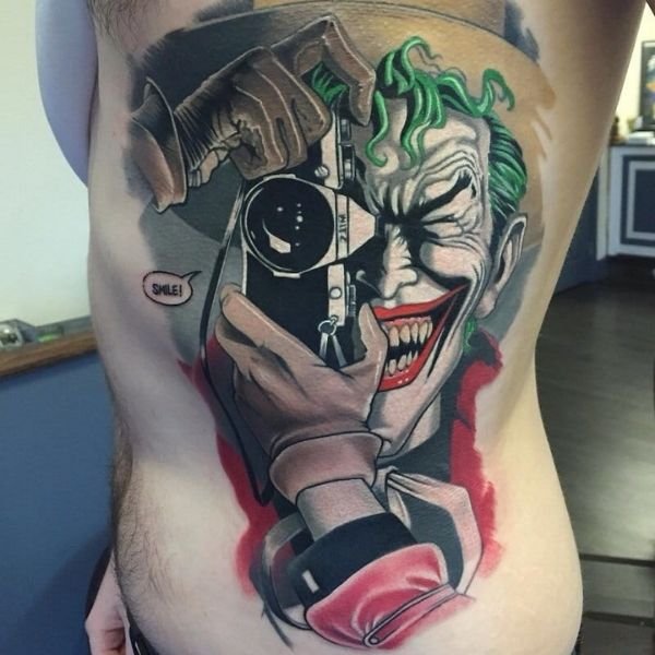 Tattoo joker ở bụng