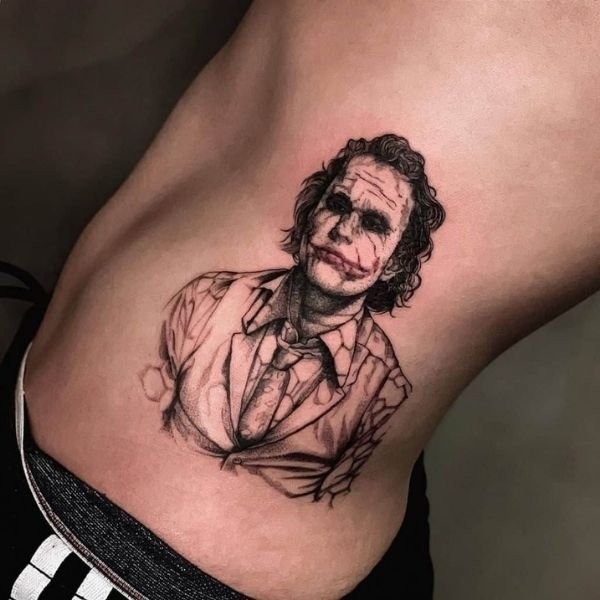 Tattoo joker đẹp tại sườn cho nam giới