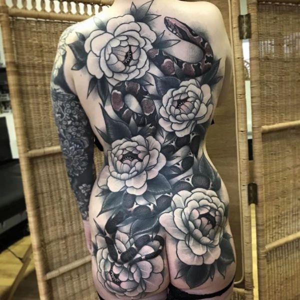 Tattoo kín lưng rắn đẹp