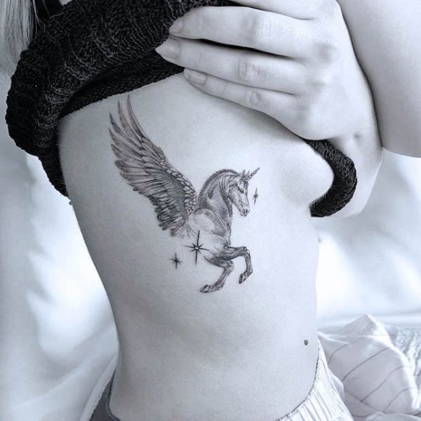 Tattoo kỳ lân ở mạn sườn