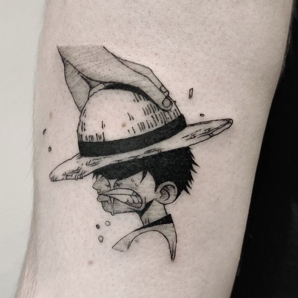 Tattoo luffy khóc