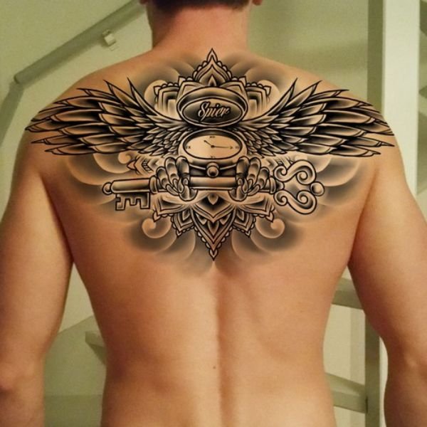 Tattoo lưng trên đẹp cho nam