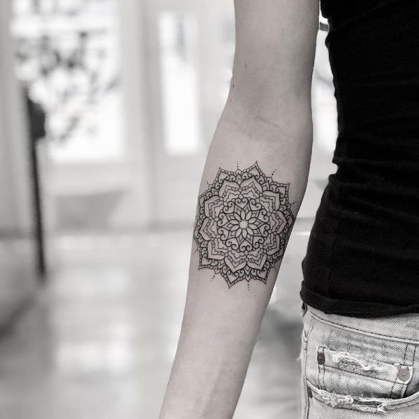 Tattoo mandala nữ