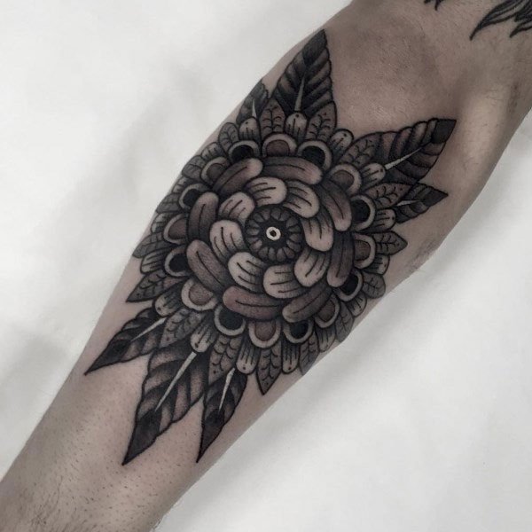 Tattoo mandala ở bắp chân