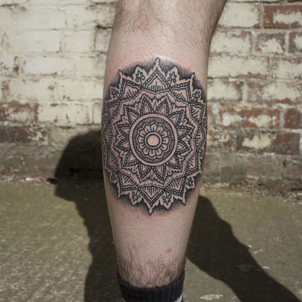 Tattoo mandala ở chân