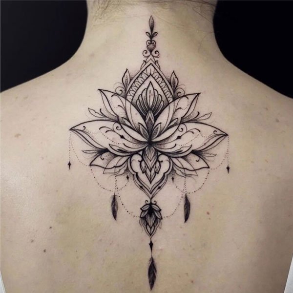 Tattoo mandala sau gáy nữ siêu đẹp