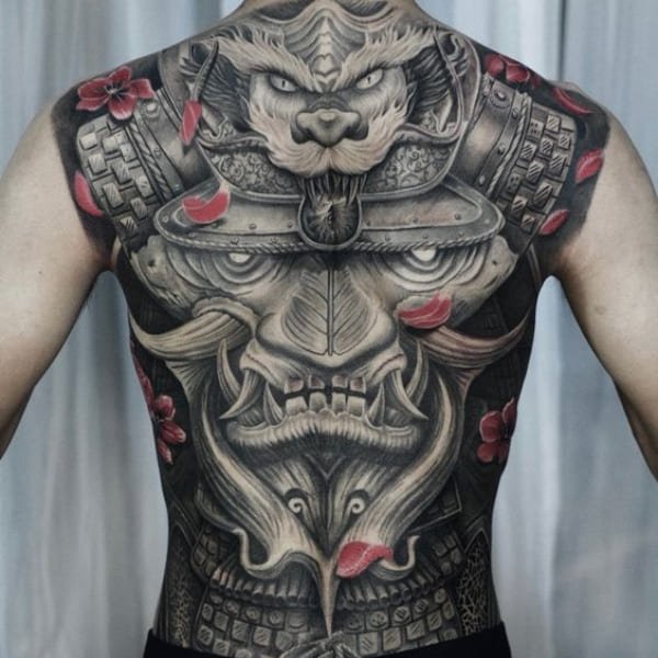 Tattoo mặt quỷ kín lưng hoa anh đào