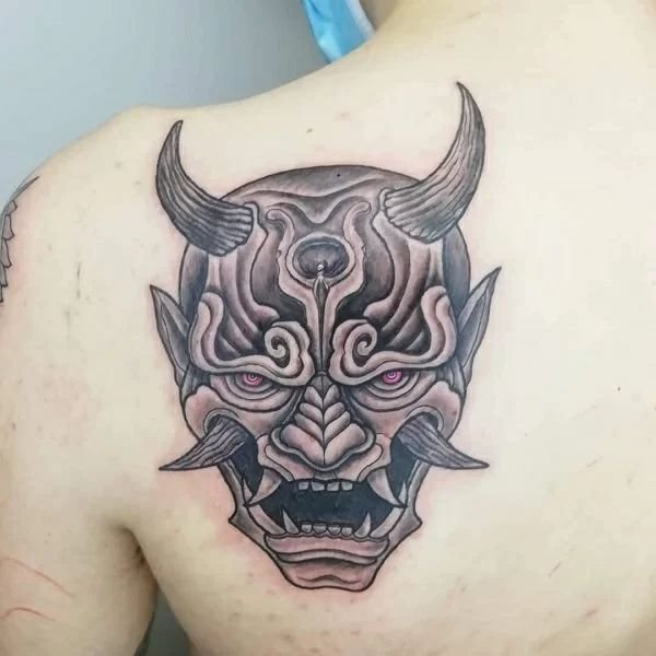 Tattoo mặt quỷ mini âu cổ