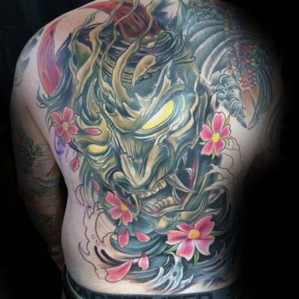 Tattoo mặt quỷ và hoa anh đào kín lưng