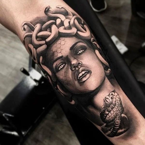 Tattoo medusa bắp chân siêu đẹp