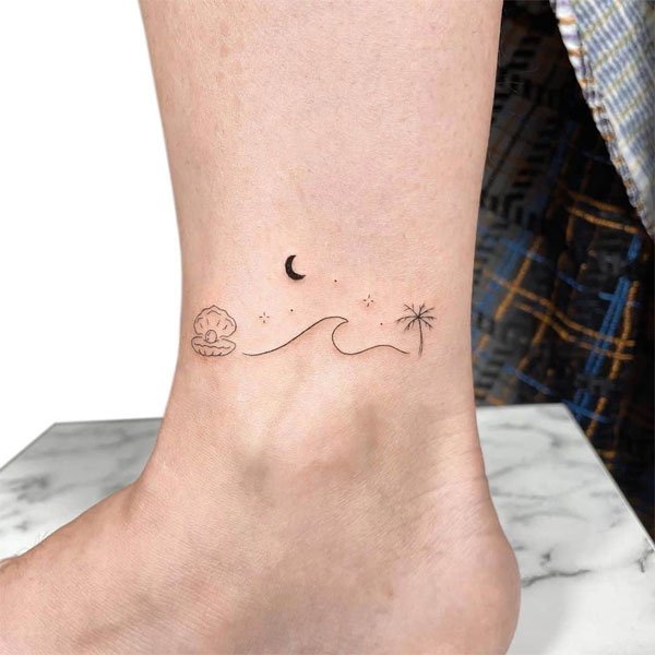 Tattoo mệnh mộc sóng biển ở chân