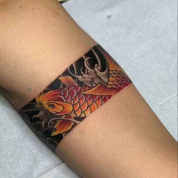 Tattoo mệnh thổ các chép vòng tay