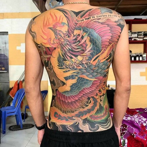 Tattoo mệnh thổ phượng hoàng kín lưng