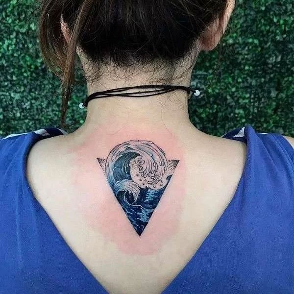 Tattoo mệnh thủy ở lưng