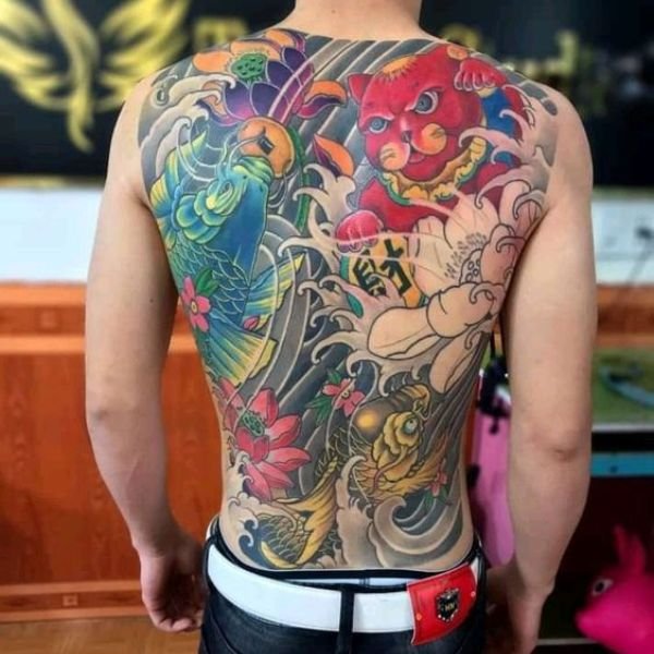 Tattoo mèo thần tài cá chép kín lưng