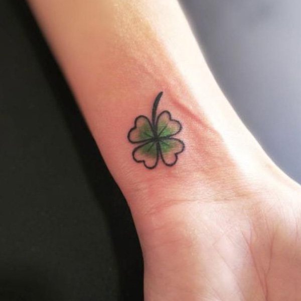 Tattoo mini cỏ 4 lá